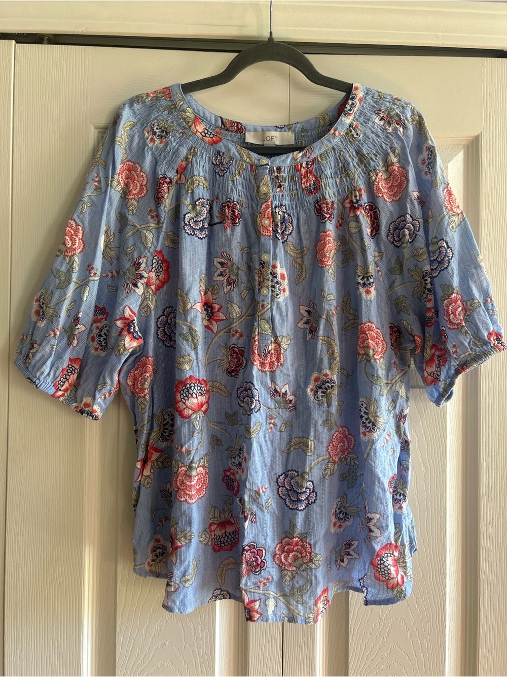 Loft Blouse Women's Size XL Blue Floral Cotton Short Sleeve Smocked Neck Buttons